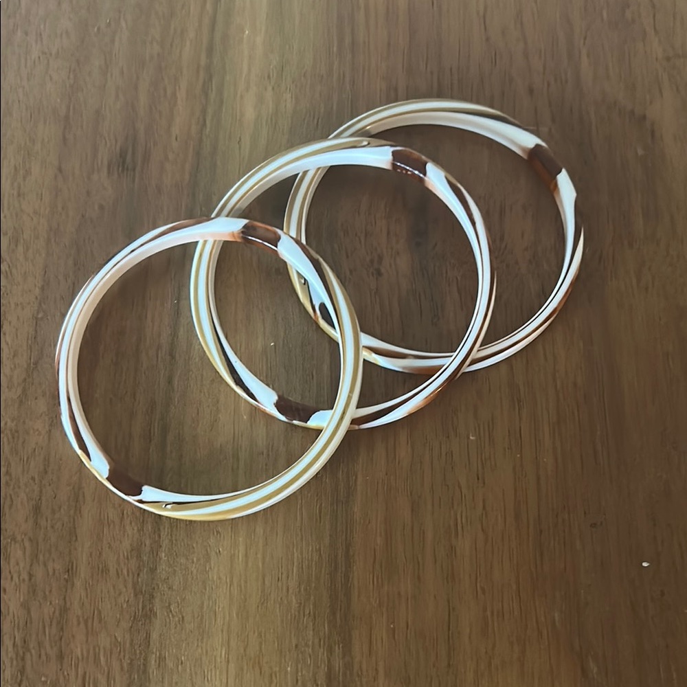 Elegant Brown and Cream Bakelite Bangles - Picture 2 of 3